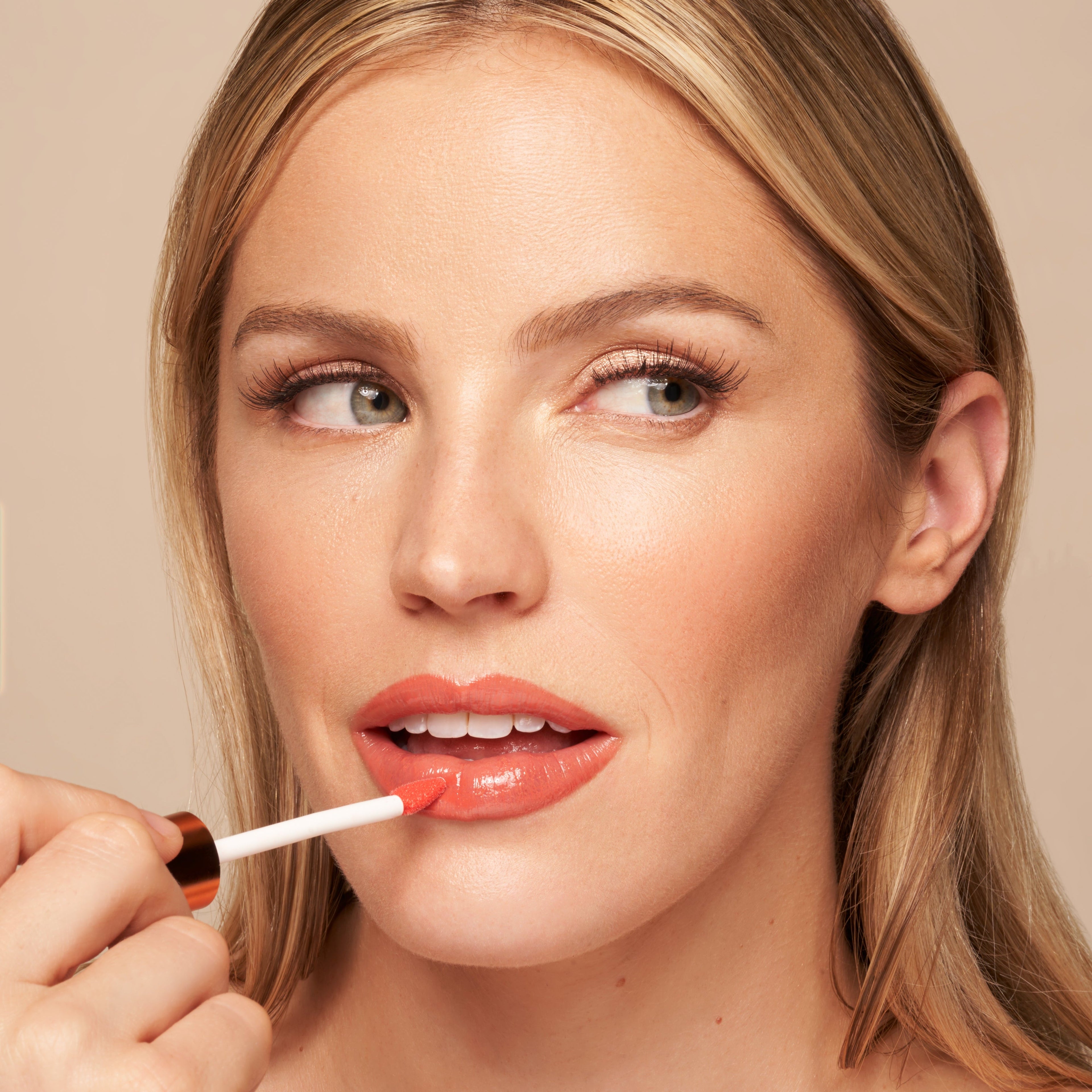 Tinted Lip Nourishing Oil with Hyaluronic Acid & Vitamin E — Glossy, Plumping & Hydrating